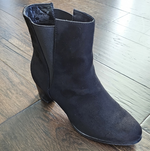 Black Faux Suede Booties Size 9 - Picture 5 of 12